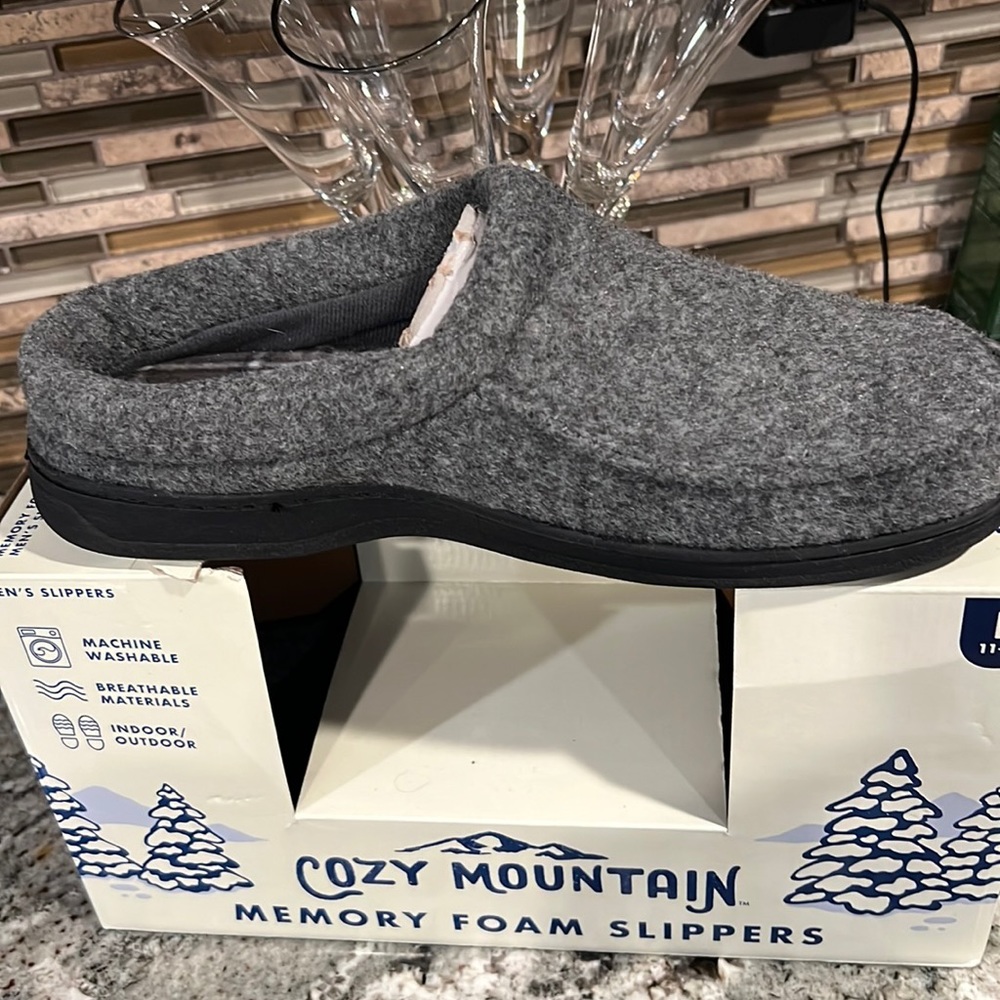 cozy mountain memory foam slippers mens 11-12. large new